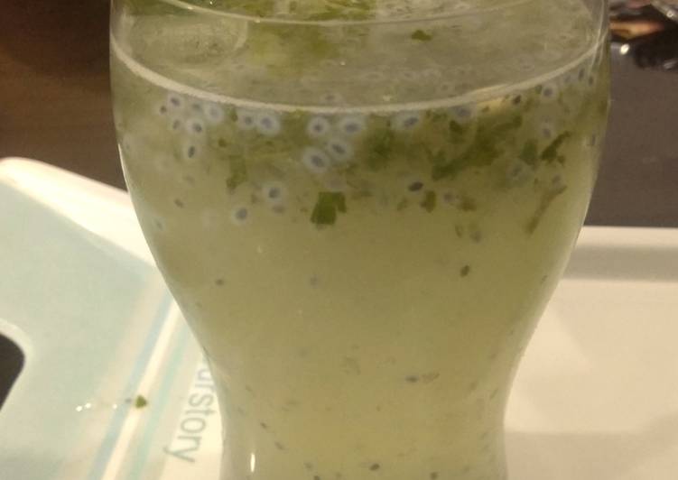 Recipe of Any-night-of-the-week Lemon mint mojito with chia seeds