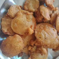 Aloo ke pakoray A picture of Aloo ke pakoray.