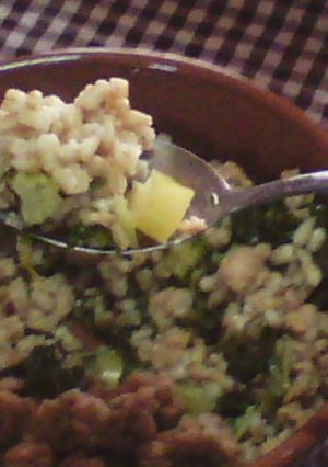 Una foto de Cebada perlada con text. de soja y verduras