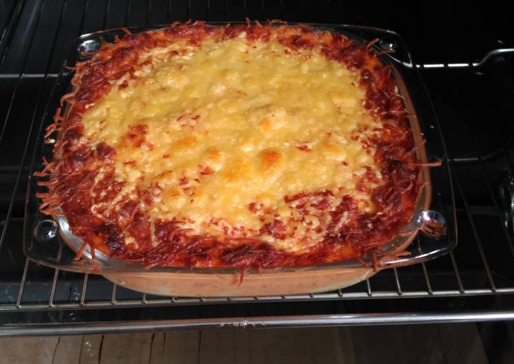 Pastel de carne con jamón serrano y puré de patatas