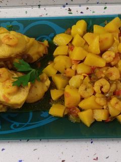 Una foto de Cazón con patatas y langostinos