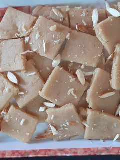 સુખડી (Sukhadi Recipe In Gujarati) રેસીપી મુખ્ય ફોટો