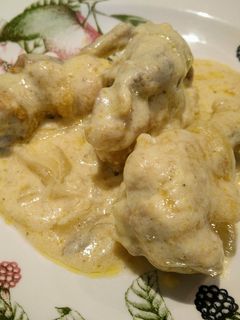 Una foto de Poulet à la crème (pollo a fuego lento con nata y cebolla)