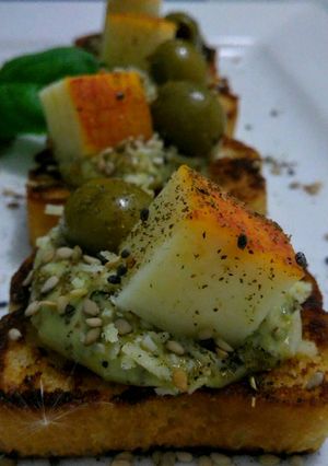 Una foto de Tapitas con alioli al pesto!