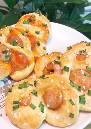 Hình của món Bánh mì xúc xích mặn ngọt.