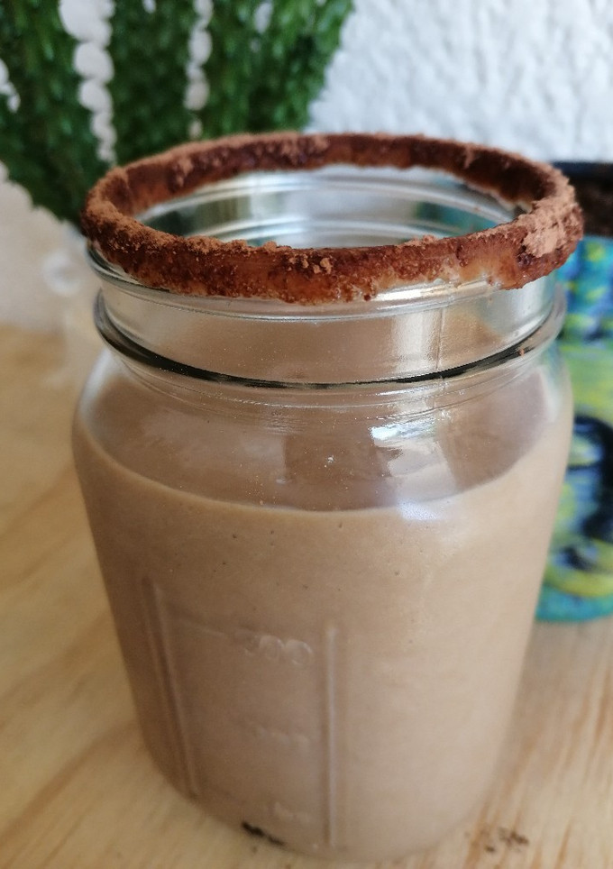 Una foto de Smoothie de desayuno aguacate chocolate 🥑🍫 /keto vegan