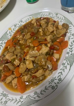 Una foto de Pollo con almendras (mi primera vez)