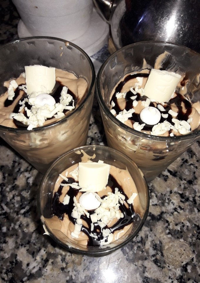 Una foto de Postre con mousse de dulce de leche