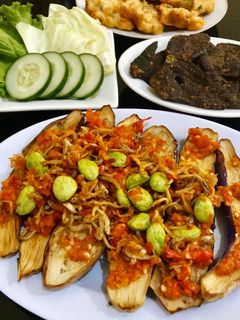 Foto resep Terong Goreng Siram Sambal Teri Pete