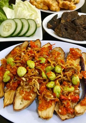 Foto resep Terong Goreng Siram Sambal Teri Pete