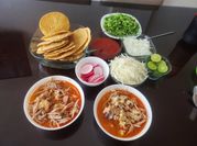 Una foto de chamorro de puerco en caldillo