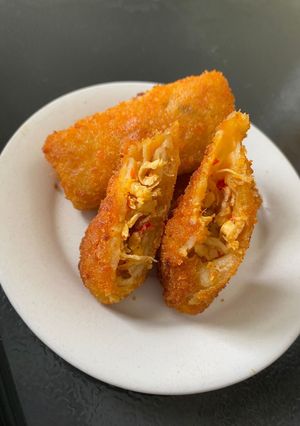 Foto resep Risol Isi Ayam Suwir Pedas🌶️