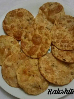 अजवाइन पूरी (Ajwain Puri recipe in hindi) रेसिपी मुख्य फोटो