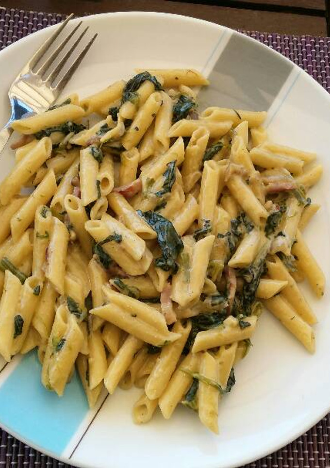 Una foto de Macarrones con espinacas