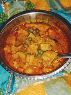आलू मटर गोभी की सब्जी (aloo matar gobhi ki sabzi recipe in Hindi) रेसिपी मुख्य फोटो