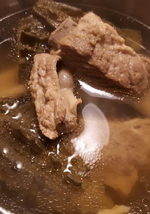 山苦瓜燉排骨湯 的食譜成品照片