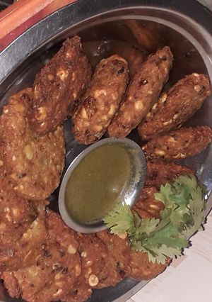 A picture of Daal vada.