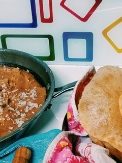 पूरी सूजी का हलवा(puri suji ka halwa recipe in hindi) रेसिपी मुख्य फोटो