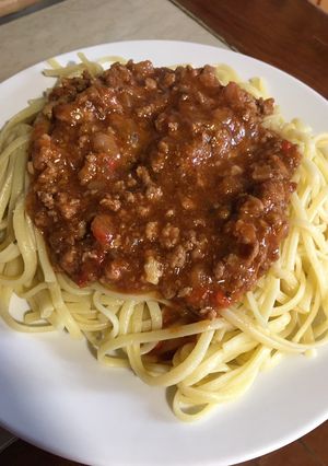 Una foto de Tallarines con salsa bologñesa
