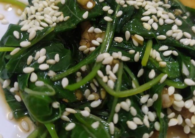 Bagaimana Menyiapkan Salad Bayam Korea Anti Gagal