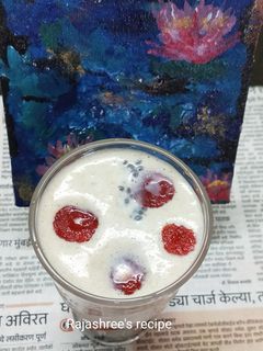 ड्रायफ्रूट्स स्मूदी (dryfruits smoothie recipe in marathi) रेसिपी चे मुख्य फोटो