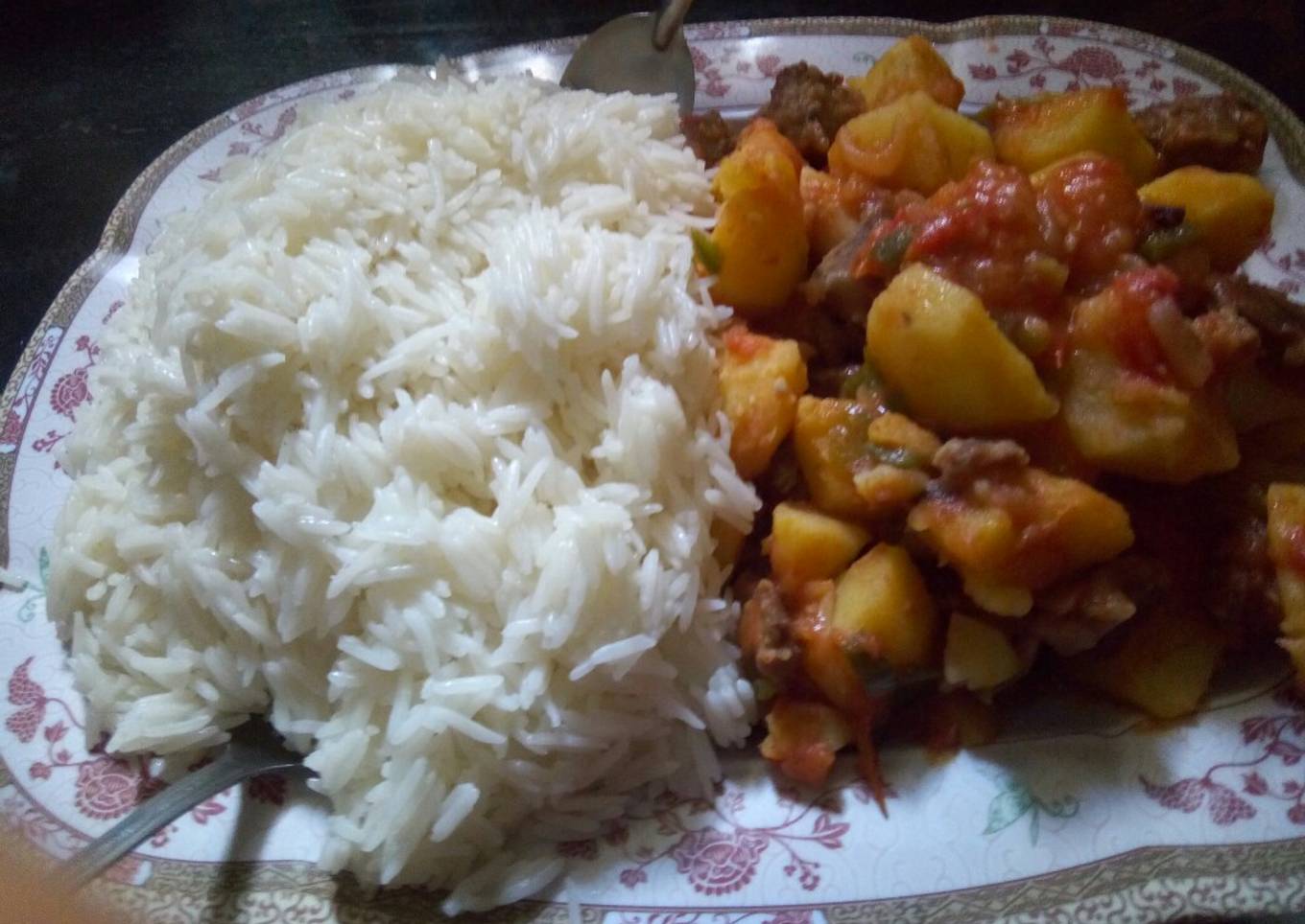 Rice served with beef stew