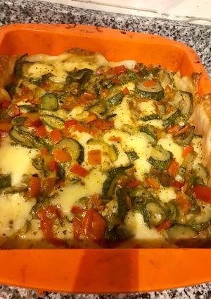 Una foto de Tarta de zucchinis, morrón y muzzarella. Rápido y fácil 😋🤩