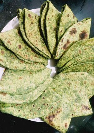 A picture of Palak paratha.