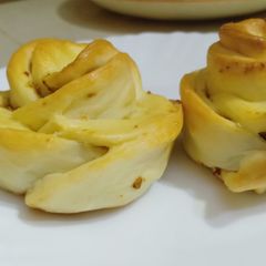 A picture of Chicken bread roses.