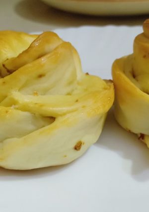 A picture of Chicken bread roses.