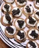 Galette Kiều Mạch Kem Tươi & Trứng Cá Tầm (Caviar) Muối