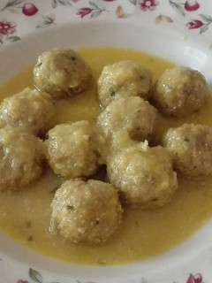 Una foto de Albóndigas de ternera y setas varias en salsa española
