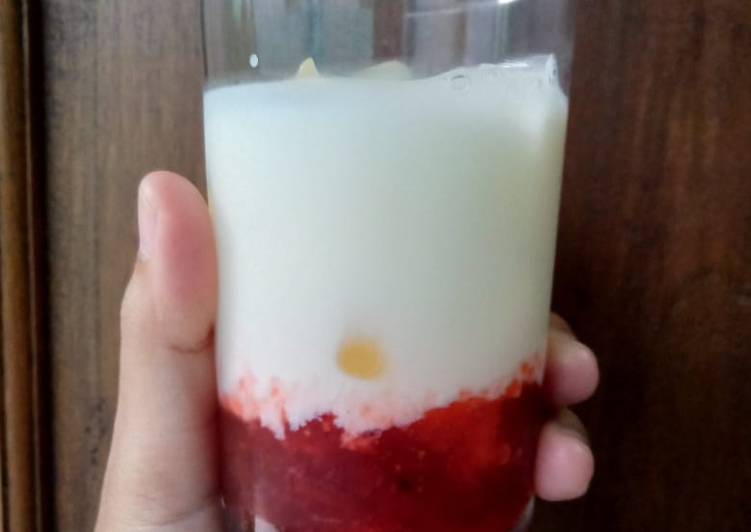 42. Milky Strawberry Ice 🍓