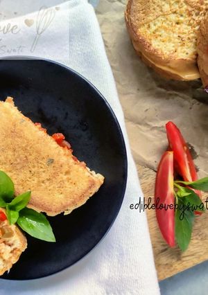 A picture of Stuffed Pizza French Toast.