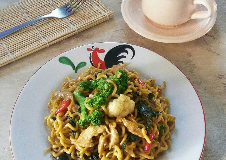 Pad Kee Mao (Thai Drunken Noodle)
