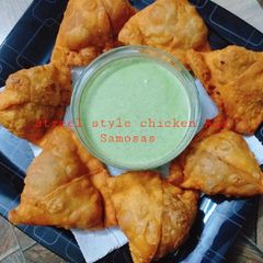 A picture of Chicken Aloo Samosa(street style).