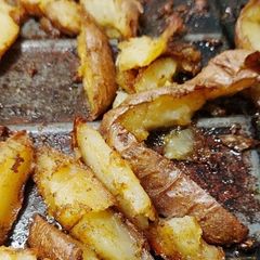 A picture of Baked potato wedges.