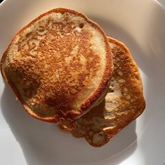 A picture of Super fluffy Old-fashioned pancakes.