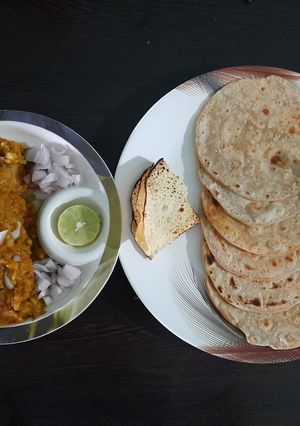 A picture of Bhaji with plain paratha.