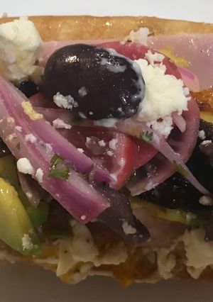 Una foto de Tostadas al estilo griego