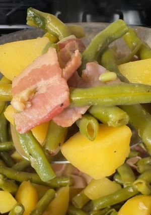 A picture of Braised Pork with Green Beans (豆角土豆炖猪肉).