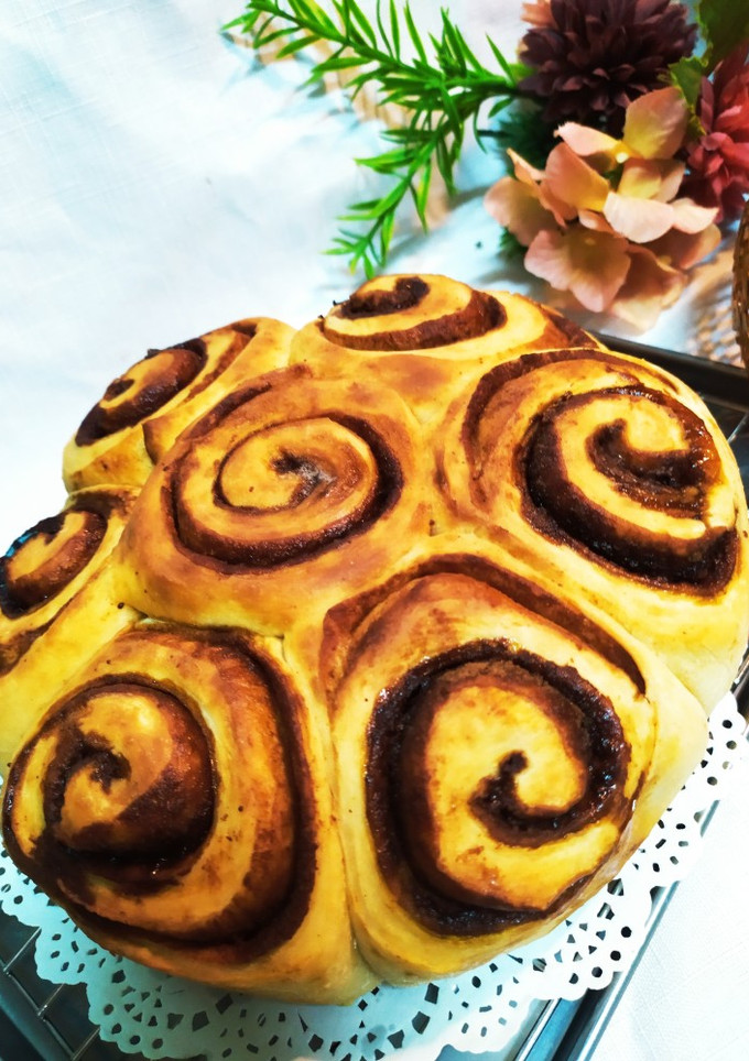 A picture of Air-Fried Brown Sugar Cinnamon Rolls.