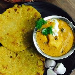 A picture of Shahi Paneer with Makki di Roti: For a change & to break the stereotype.