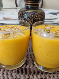 મેંગો લસ્સી (Mango Lassi Recipe In Gujarati) રેસીપી મુખ્ય ફોટો