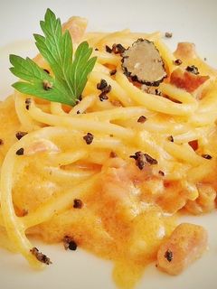 Una foto de Espaguetis con sobrasada y trufa
