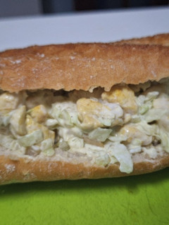 Una foto de Bocadillo pollo