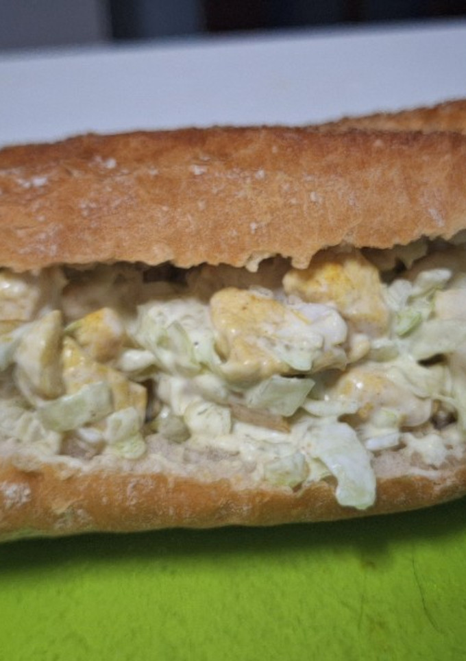 Una foto de Bocadillo pollo