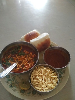 સેવ ઉસળ (Sev Usal Recipe In Gujarati) રેસીપી મુખ્ય ફોટો