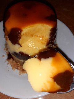 Una foto de Flan de manzana 🍮🍎