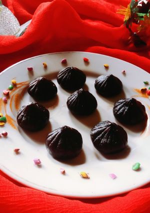 চকোলেট পুর ভরা ওরিও মোদক(chocolate stuffed oreo modak recipe in Bengali) রেসিপির প্রধান ছবি